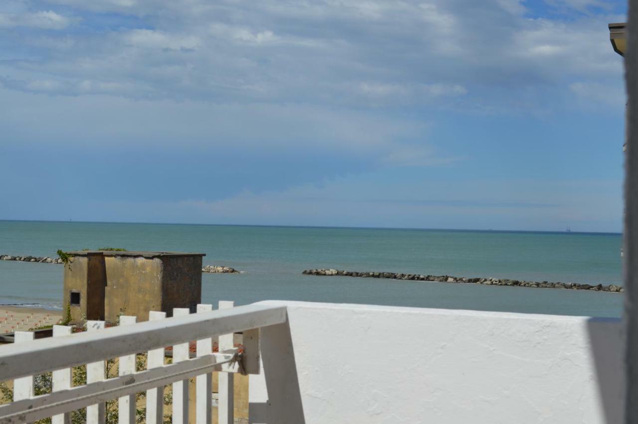 Hotel Lauretta เบลลาเรีย-อีเจอา มารีนา ภายนอก รูปภาพ