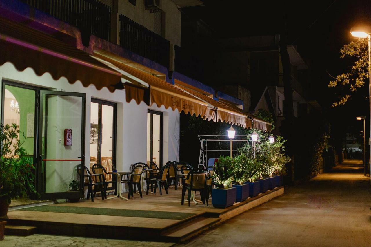 Hotel Lauretta เบลลาเรีย-อีเจอา มารีนา ภายนอก รูปภาพ