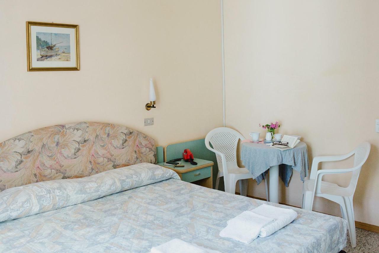 Hotel Lauretta เบลลาเรีย-อีเจอา มารีนา ภายนอก รูปภาพ