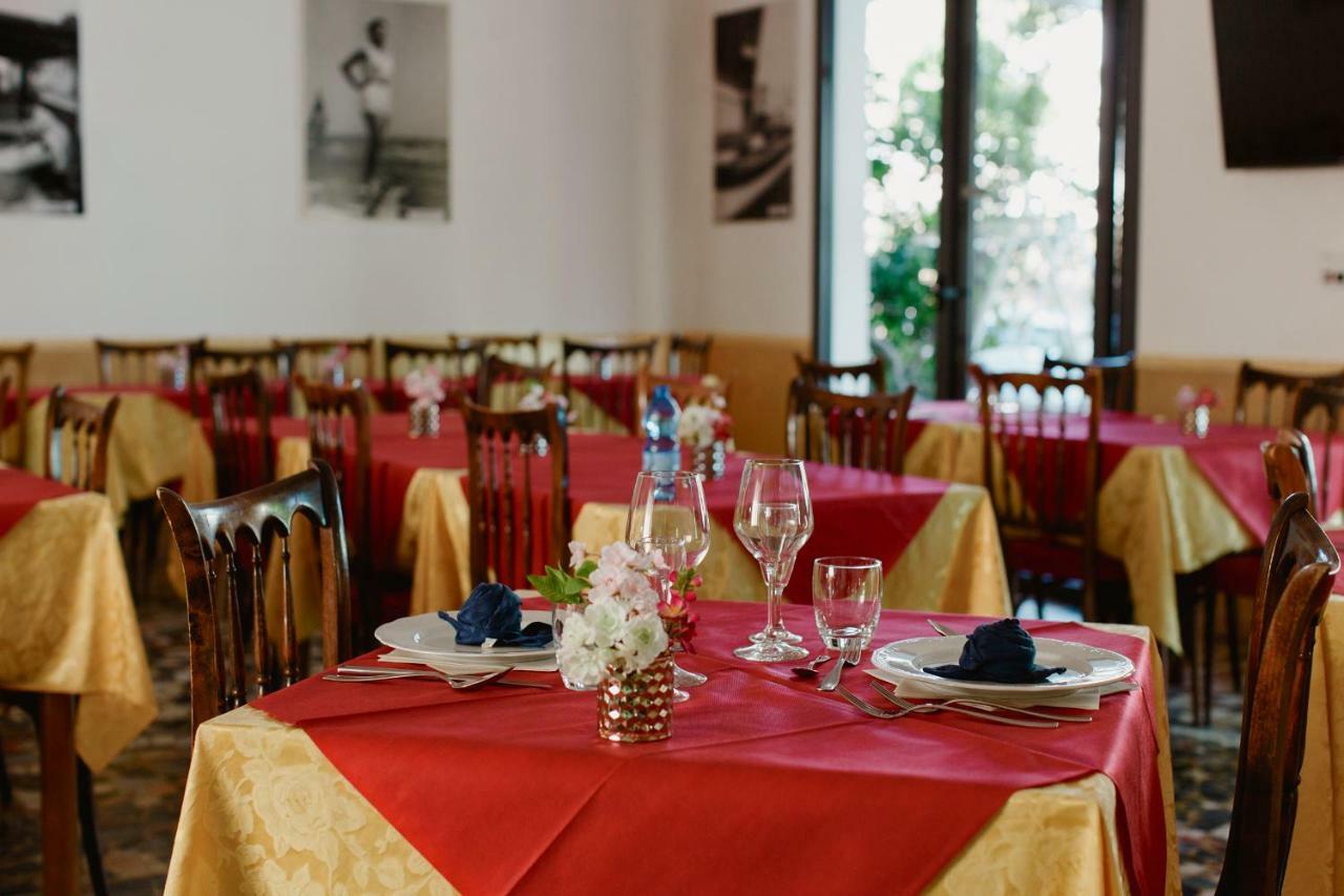 Hotel Lauretta เบลลาเรีย-อีเจอา มารีนา ภายนอก รูปภาพ