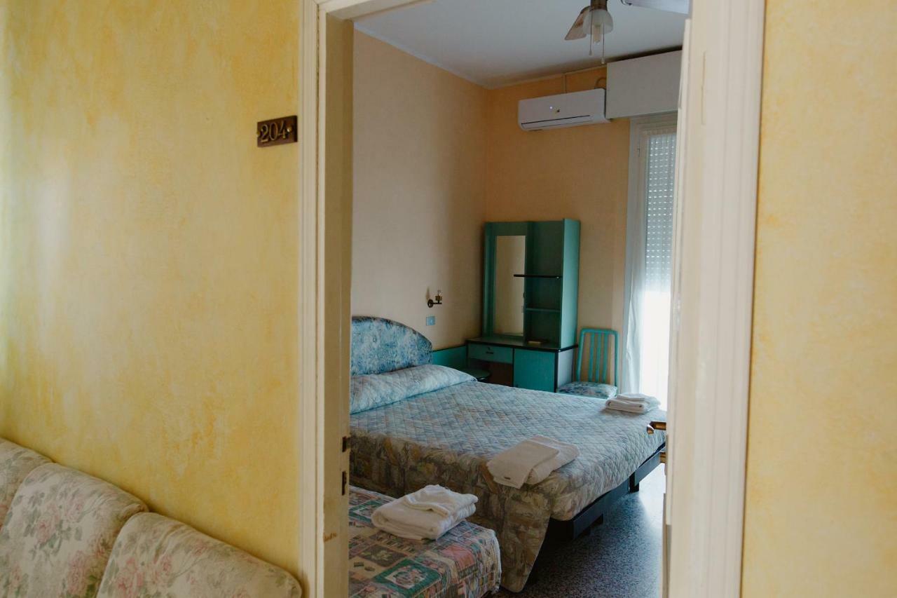 Hotel Lauretta เบลลาเรีย-อีเจอา มารีนา ภายนอก รูปภาพ