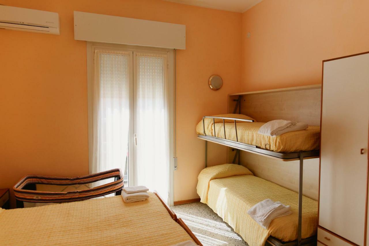 Hotel Lauretta เบลลาเรีย-อีเจอา มารีนา ภายนอก รูปภาพ