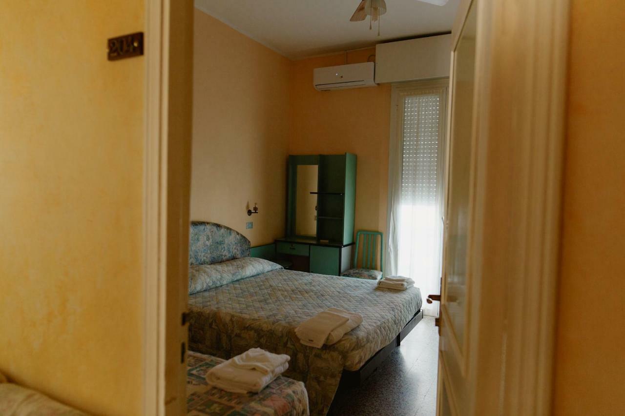 Hotel Lauretta เบลลาเรีย-อีเจอา มารีนา ภายนอก รูปภาพ